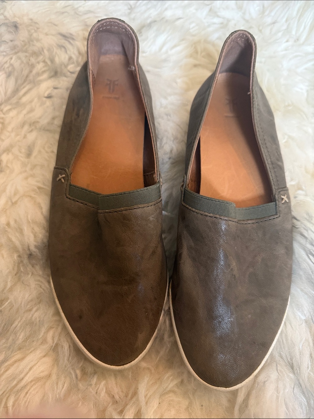 Woman’s Frye Melanie Slip-On Shoes in Olive Green size 9